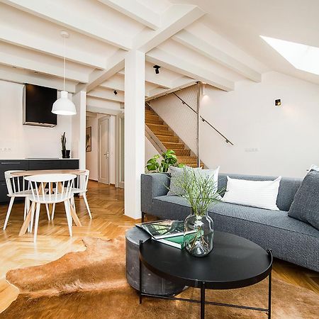Large And Modern Apartment In The Heart Of Prága Kültér fotó