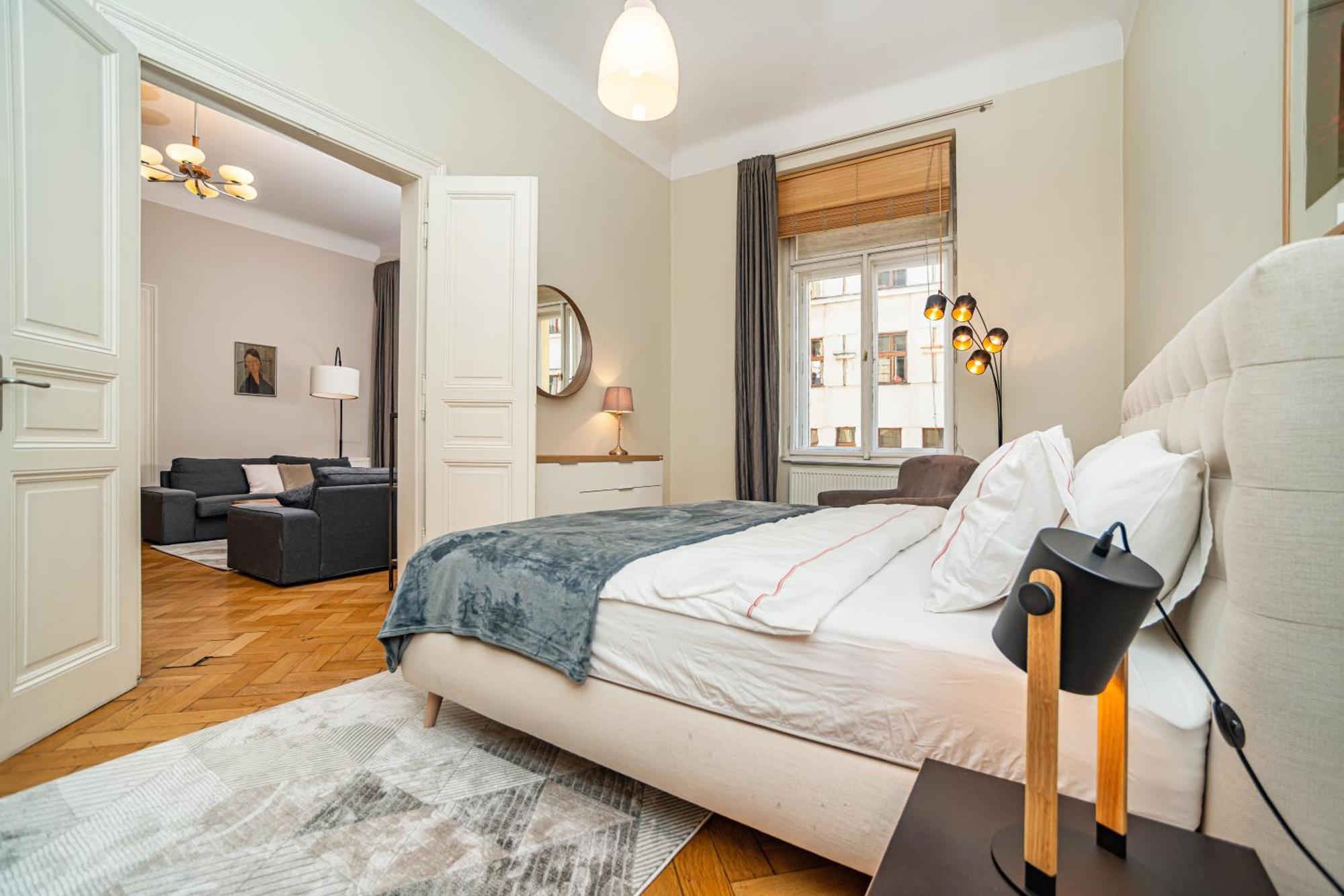 Large And Modern Apartment In The Heart Of Prága Kültér fotó