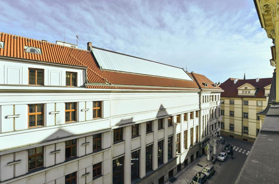 Large And Modern Apartment In The Heart Of Prága Kültér fotó