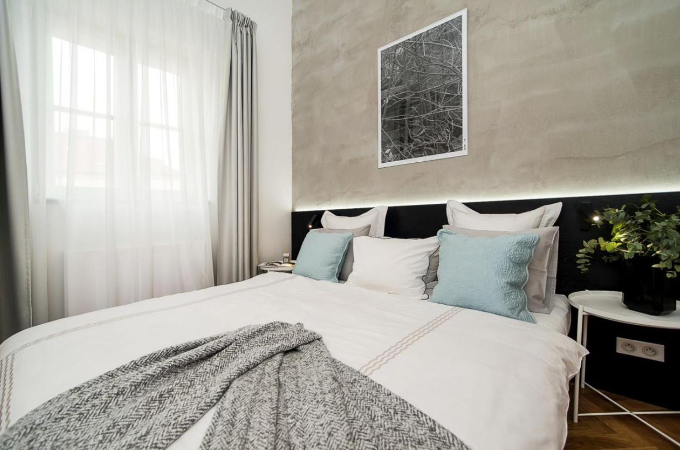 Large And Modern Apartment In The Heart Of Prága Kültér fotó