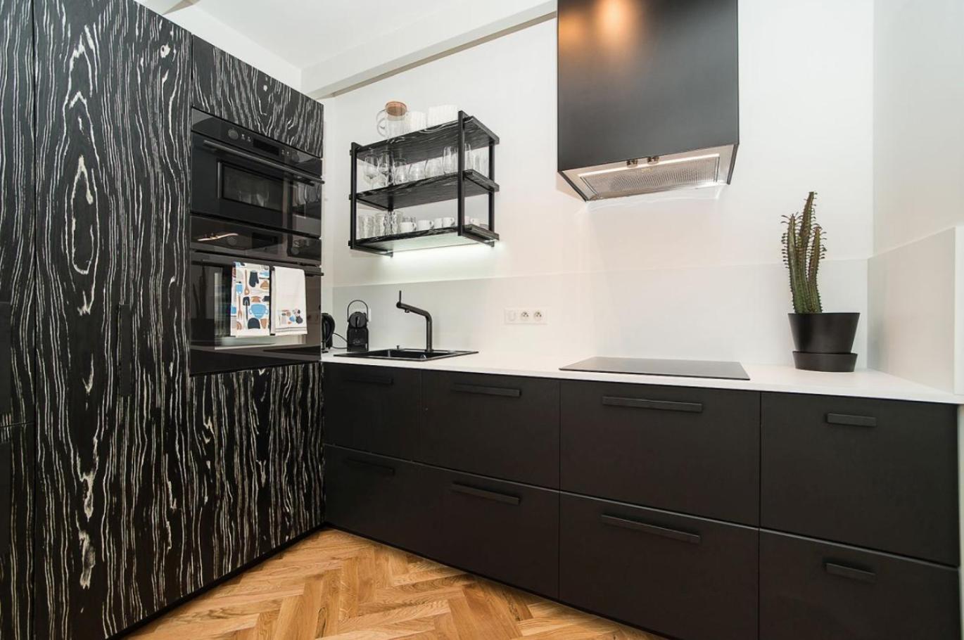 Large And Modern Apartment In The Heart Of Prága Kültér fotó