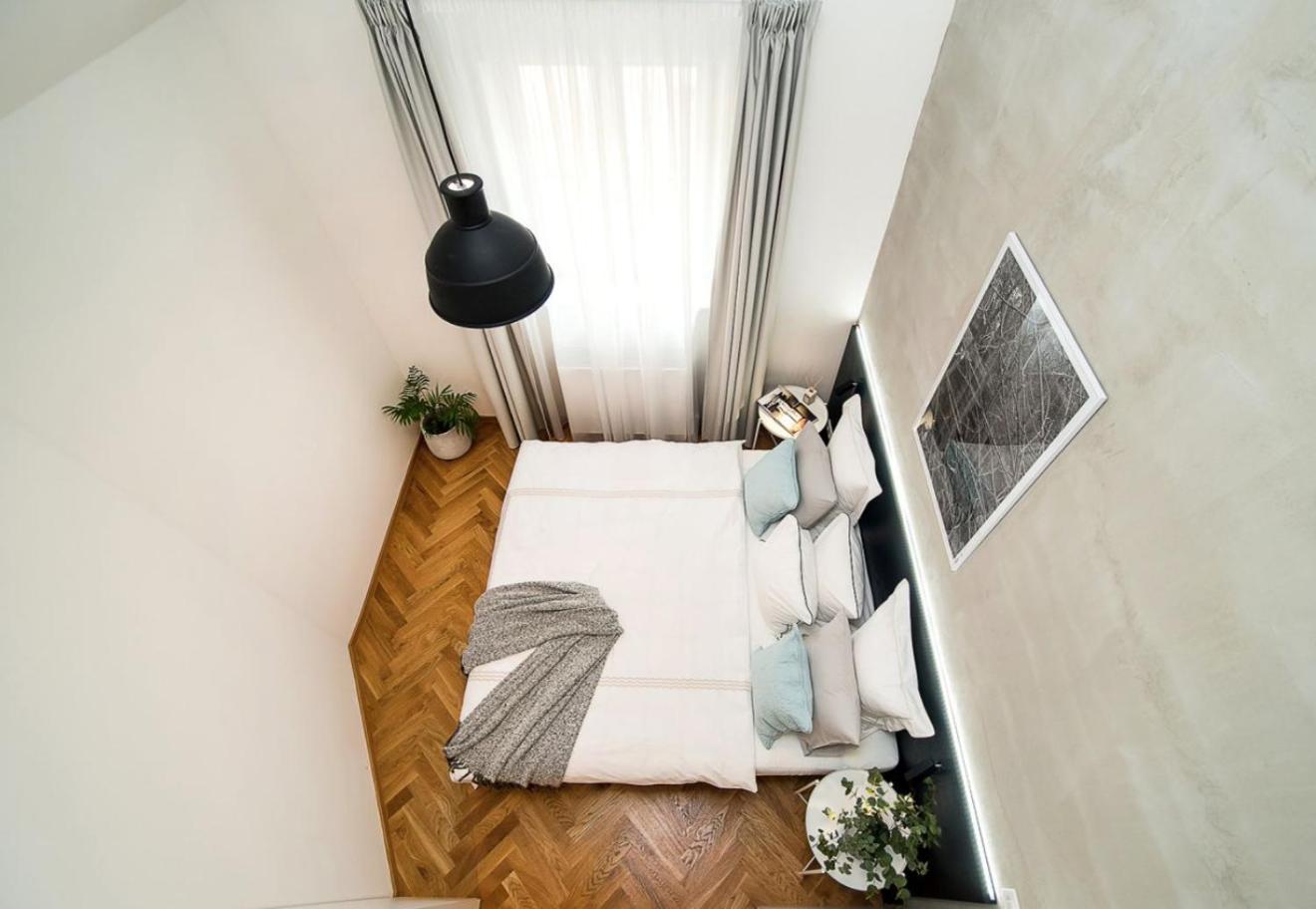 Large And Modern Apartment In The Heart Of Prága Kültér fotó