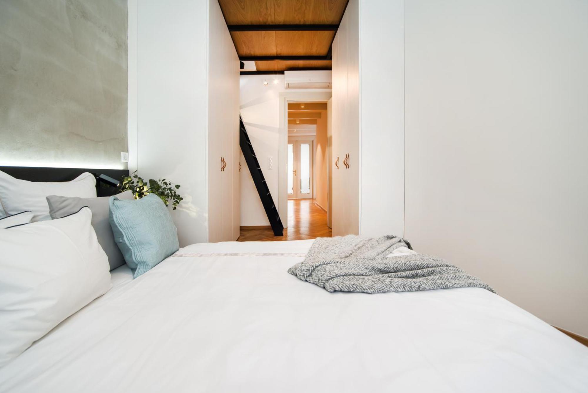 Large And Modern Apartment In The Heart Of Prága Kültér fotó
