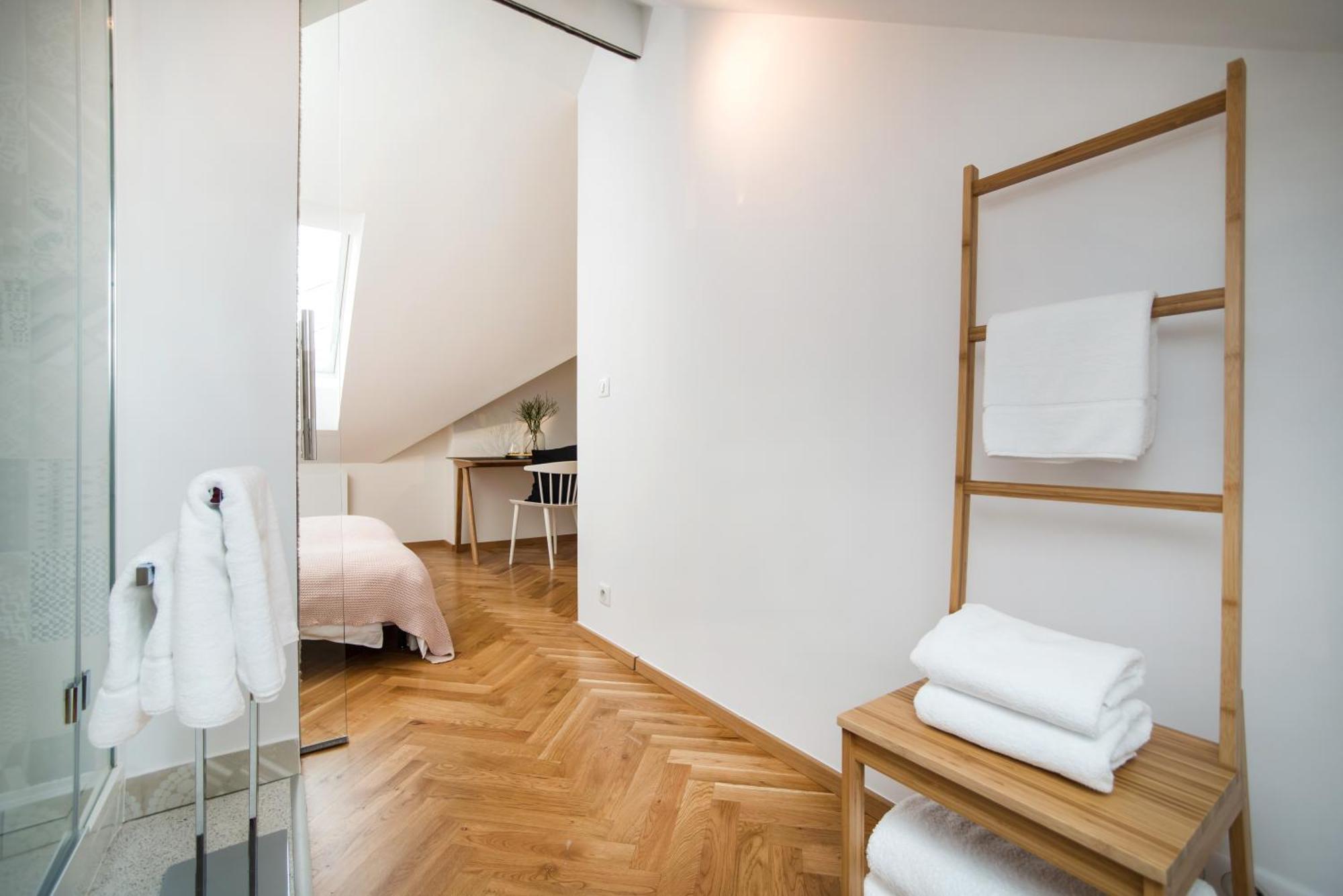Large And Modern Apartment In The Heart Of Prága Kültér fotó
