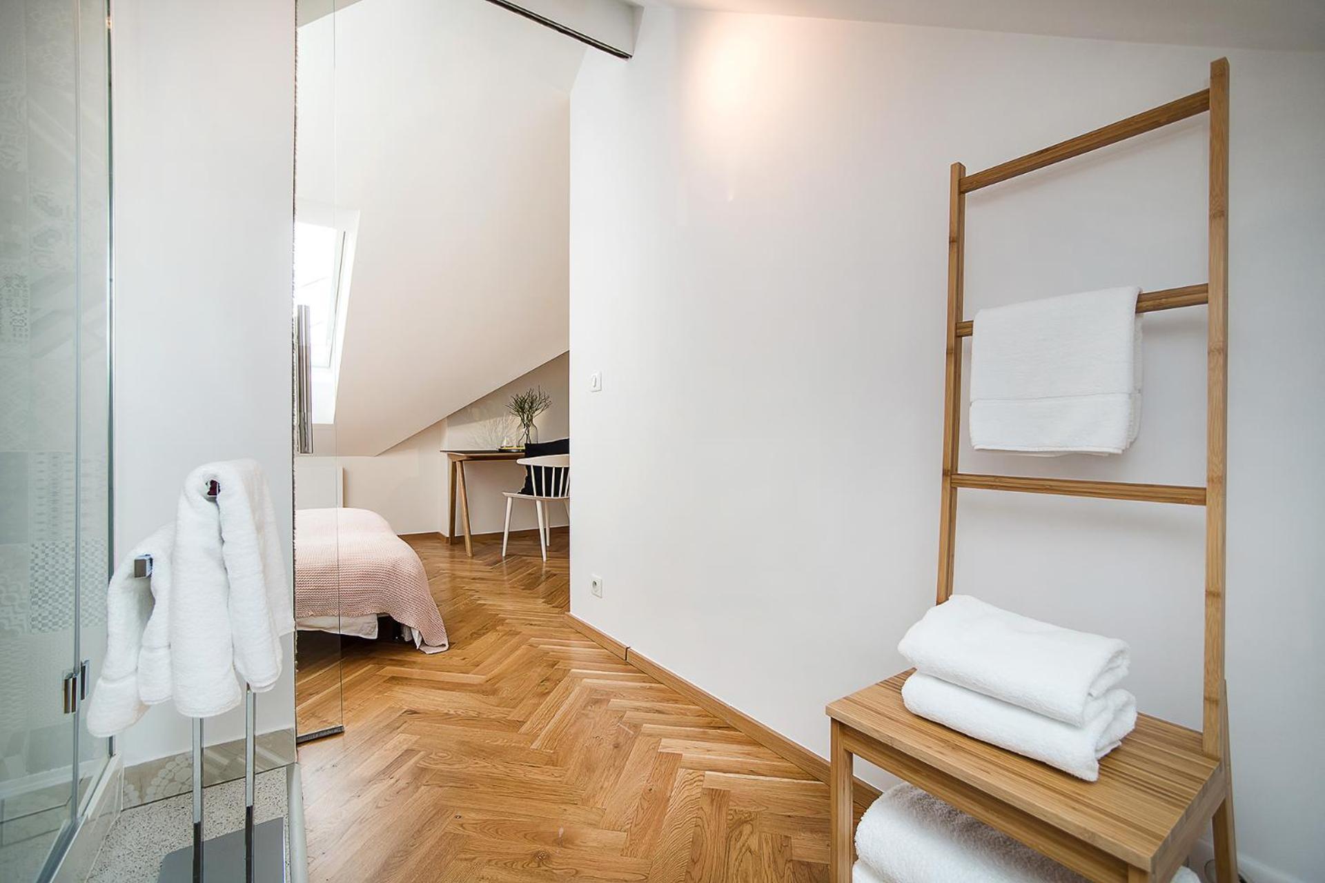 Large And Modern Apartment In The Heart Of Prága Kültér fotó
