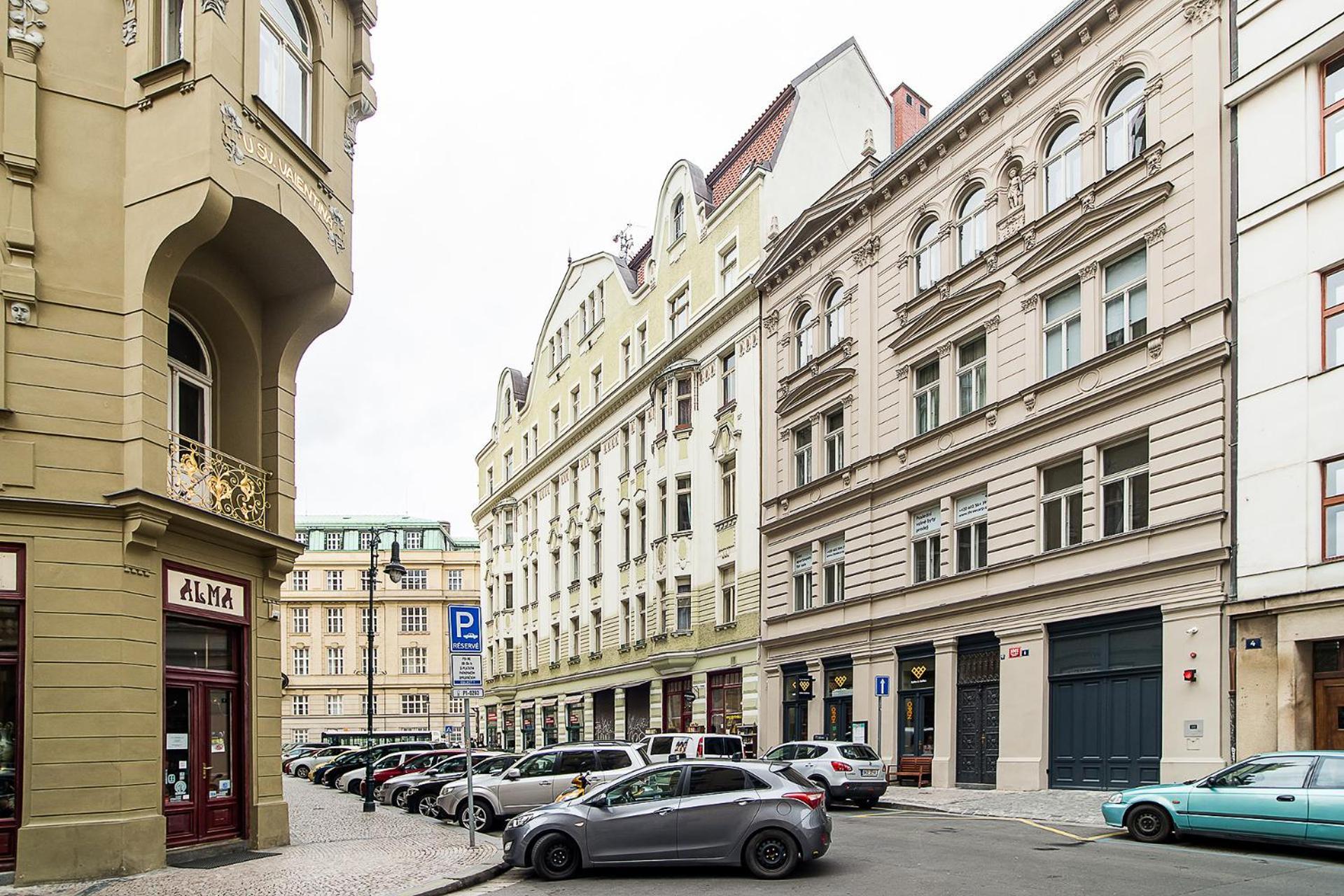 Large And Modern Apartment In The Heart Of Prága Kültér fotó